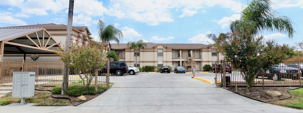 Los Balcones : 3001 Corpus Christi St, Laredo, TX 78043